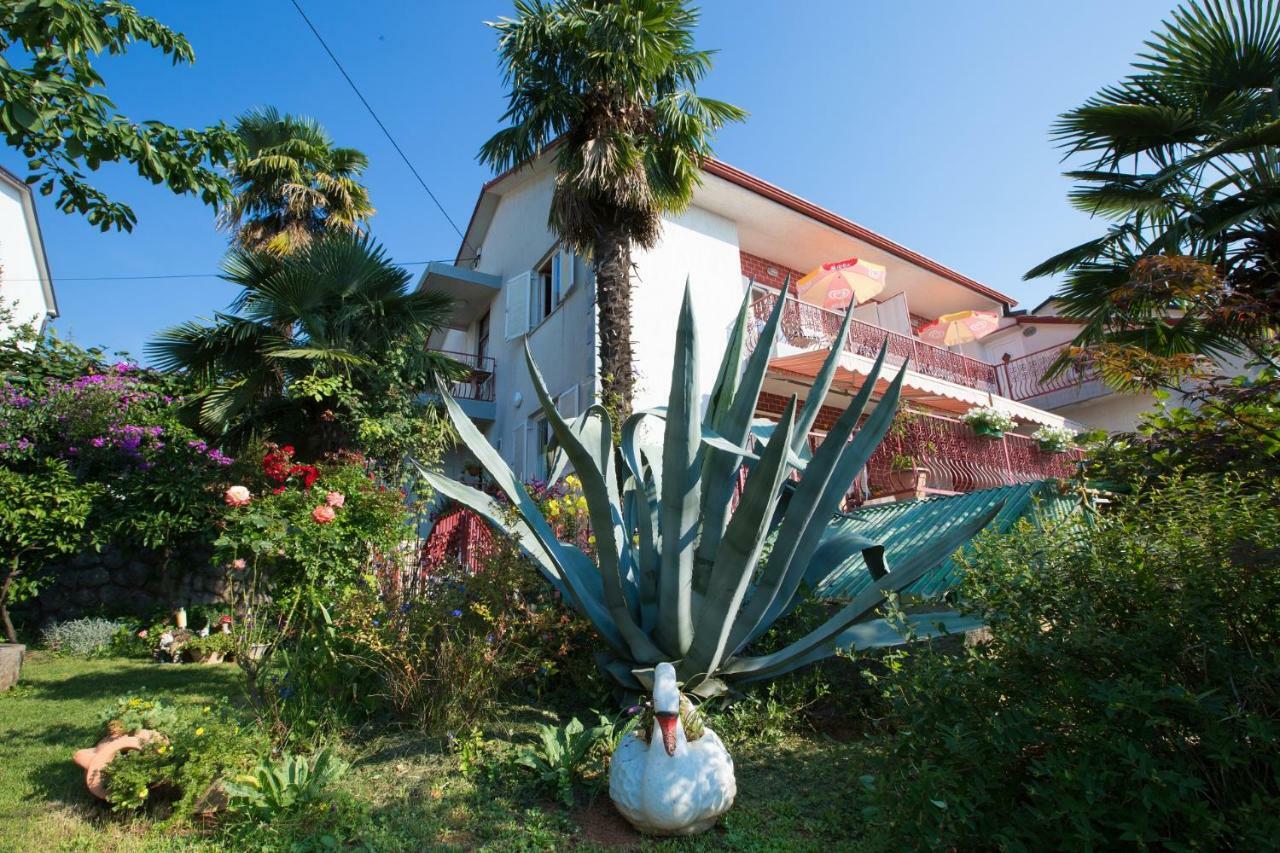 Holiday House Marica Lovran Bagian luar foto
