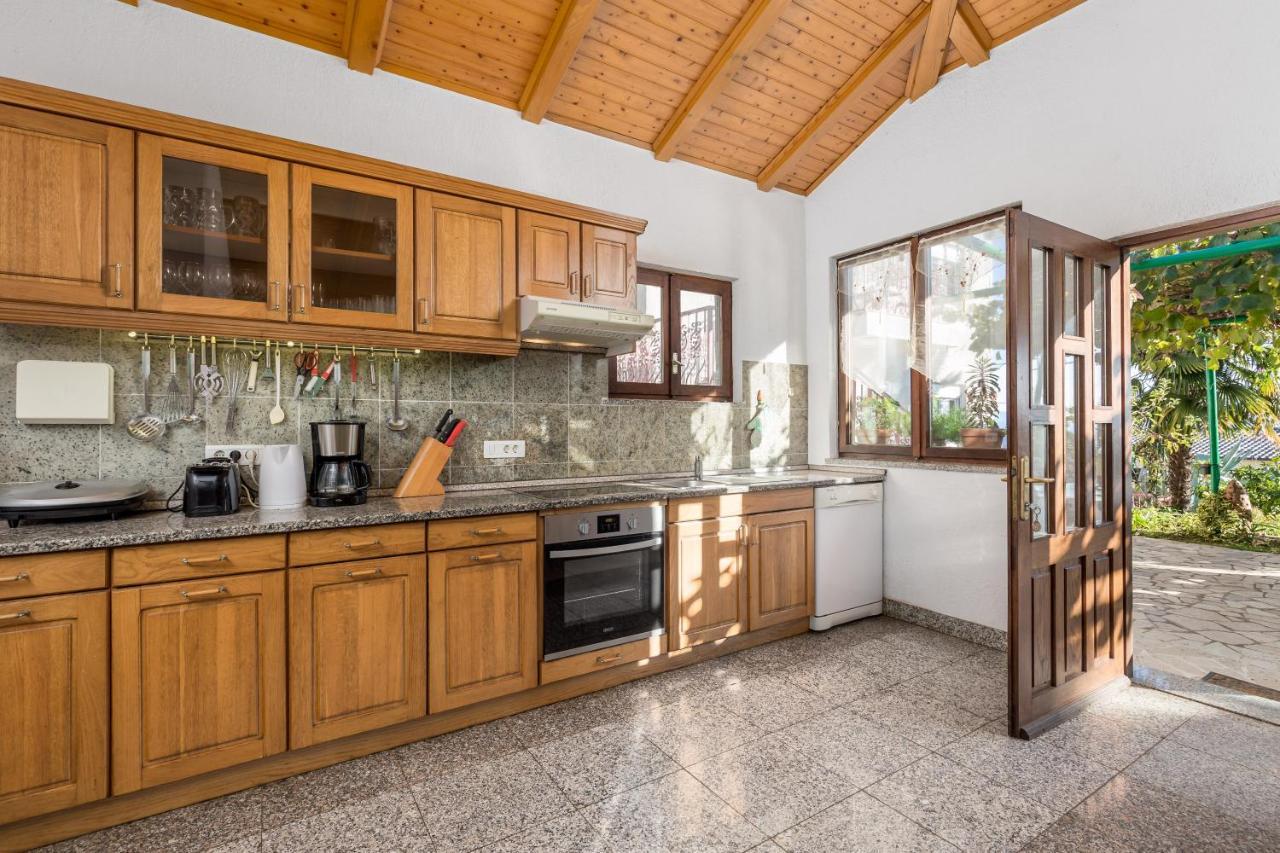 Holiday House Marica Lovran Bagian luar foto