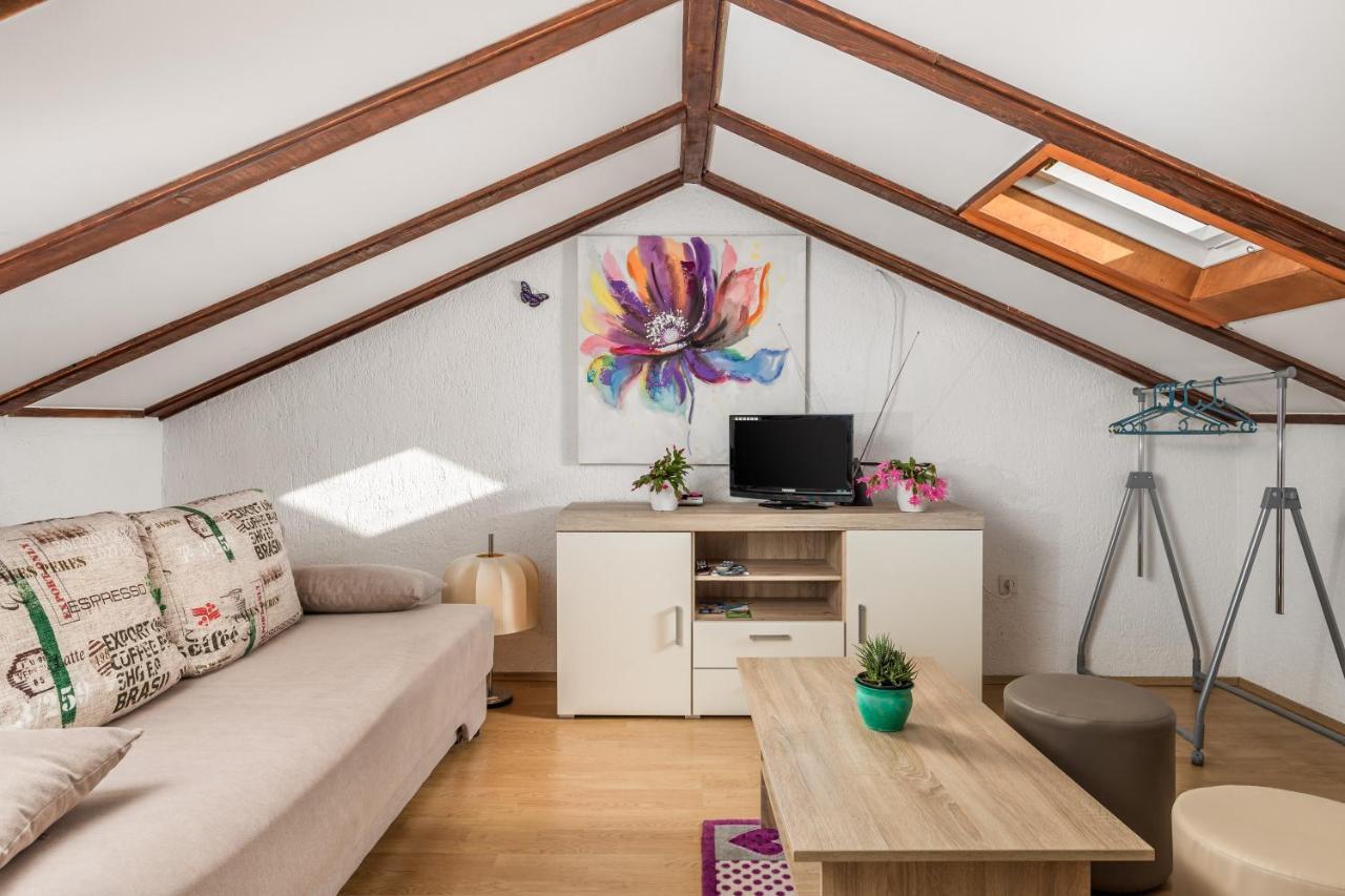 Holiday House Marica Lovran Bagian luar foto